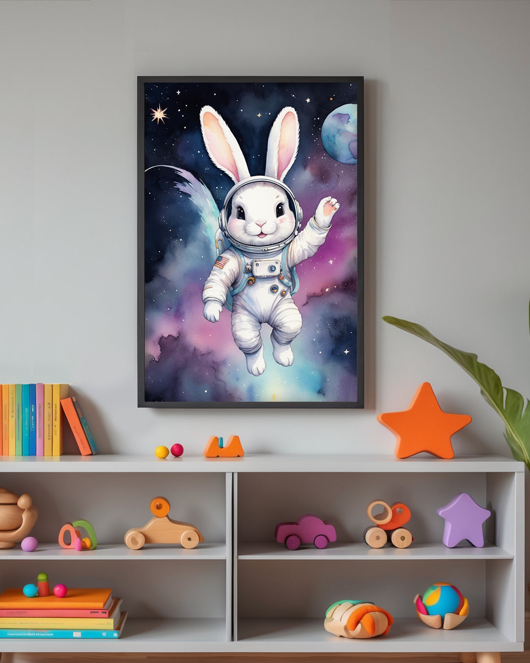 Gerahmtes Poster: Motiv Rabbit in Space auf Kinderzimmer Schrank