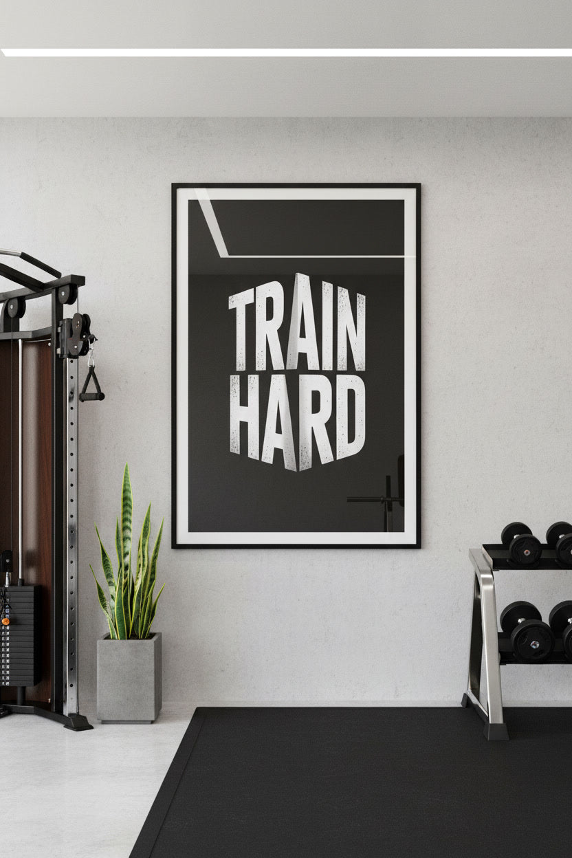 Motivations Wandbild TRAIN HARD für Gym Trainingsraum und Fitnessstudio