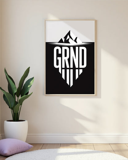 Motivationsposter in Schwarz-Weiß mit GRND Schriftzug und Eisberg Symbolik