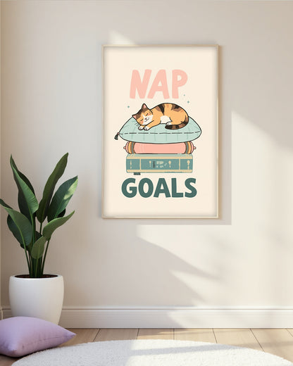 Humorvolles Poster „Nap Goals“ mit Katzenmotiv – niedliches Typo-Design für entspannte Wohnräume.