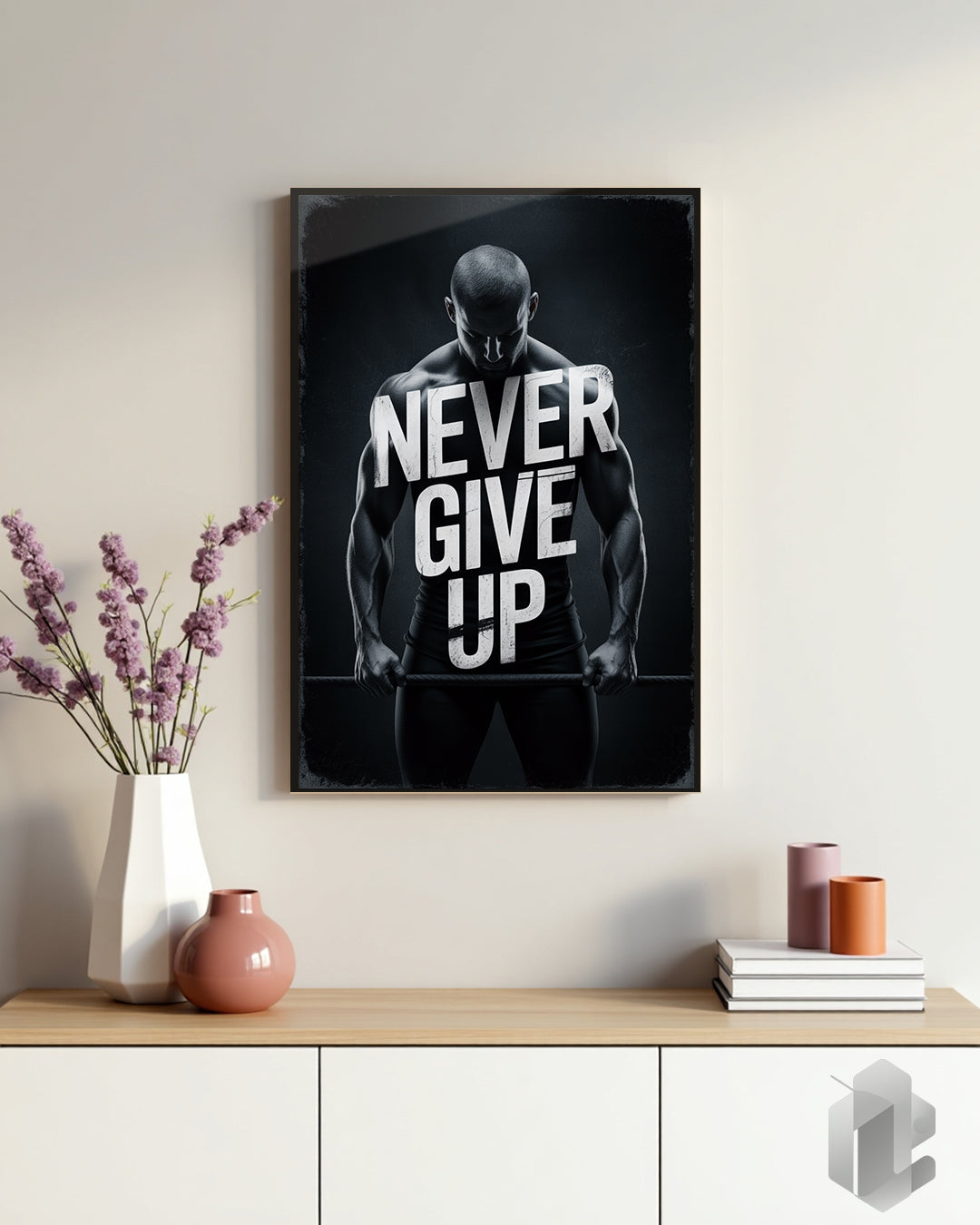 Fitness Motivationsposter mit Schriftzug „Never Give Up“ in minimalistischem Schwarz-Weiß Design