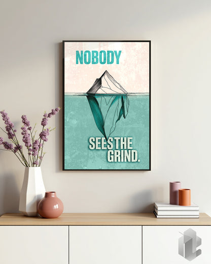 Motivationsposter Eisberg mit Spruch Nobody sees the grind – modernes Wandbild