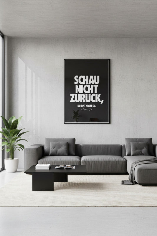 Inspirierendes Schwarz-Weiß-Poster mit dem kraftvollen Spruch ‚Schau nicht zurück, du bist nicht da‘, das zur Selbstreflexion und Zielverwirklichung anregt.