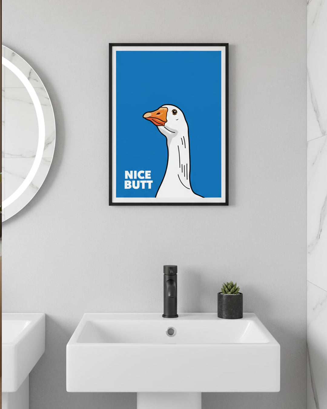 Nice Butt Poster 30x40 cm – Lustiges Badezimmer Poster für kleine Räume