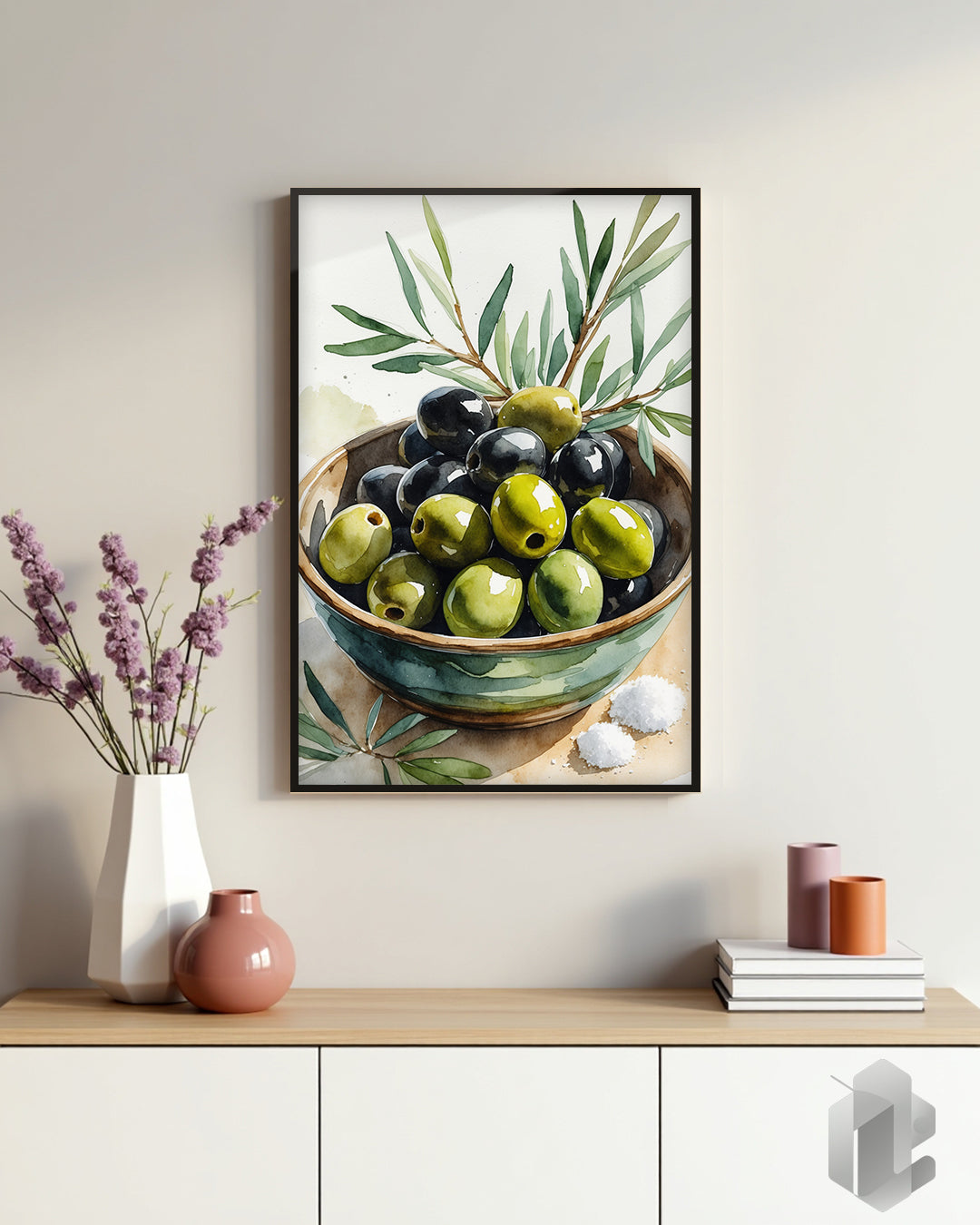 „Olives“ Poster: Stillleben von Oliven in erdigen Tönen für eine natürliche Atmosphäre im Wohnzimmer