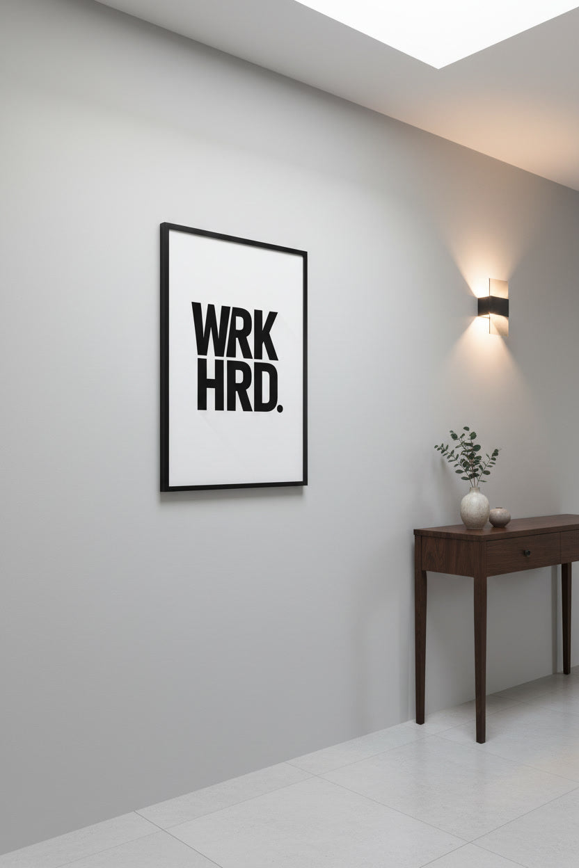 Modernes Motivationsposter WRK HRD – reduziertes Typografie-Design für Büro, Homeoffice oder Fitnessraum, inspiriert zu Disziplin und Erfolg 50x70.
