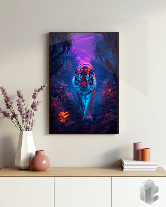Poster „Neon Tiger“ – leuchtender Tiger im Regenwald für Wohnzimmer, Schlafzimmer oder Büro.