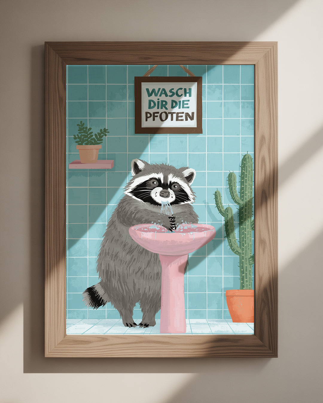 Buntes Waschbär Poster fürs Bad – Wasch dir die Pfoten Motiv